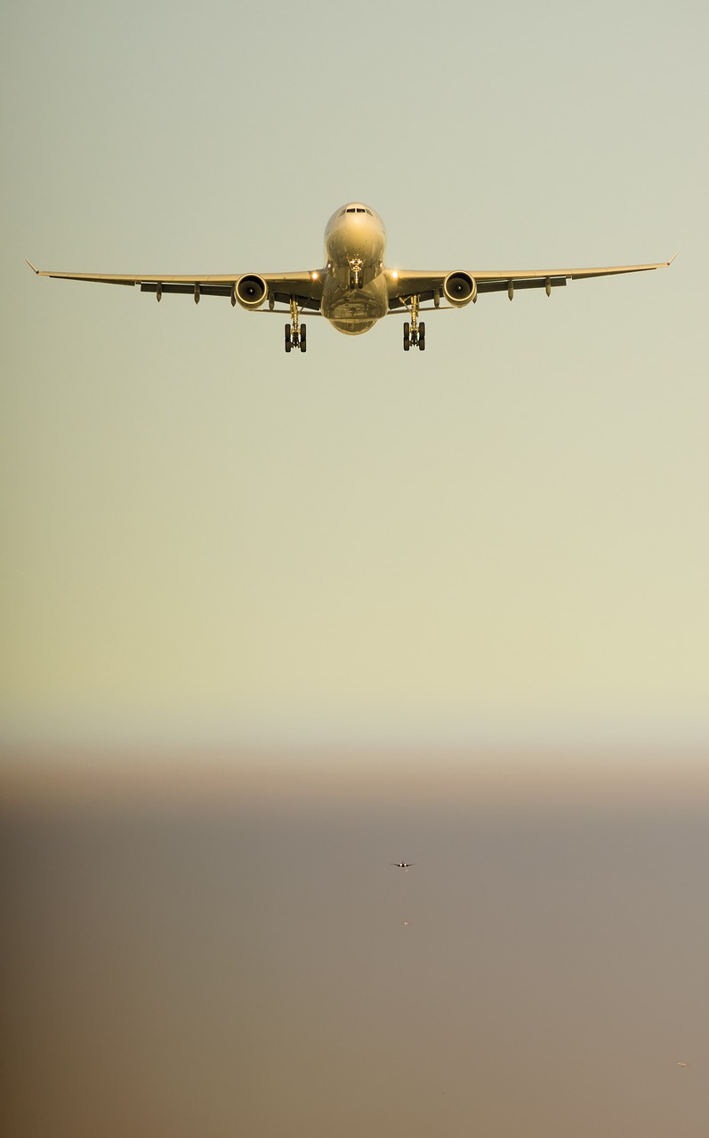 plane-3425196_1280